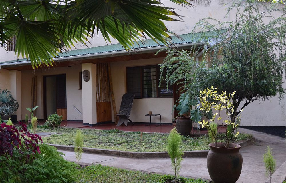 Villa 33 Blantyre Exterior photo